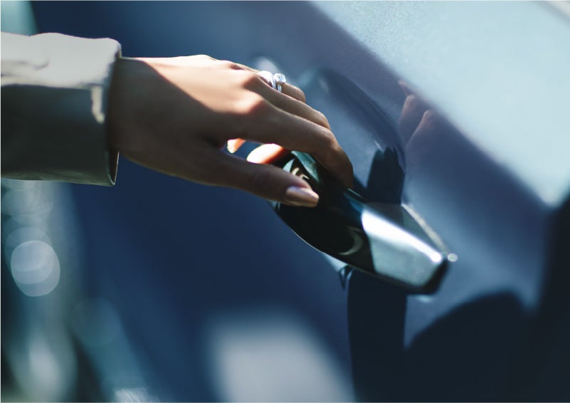 A hand gracefully grips the Light Touch Handle of a 2023 Lincoln Aviator® SUV to demonstrate its ease of use | Mike Reichenbach Lincoln in Florence SC