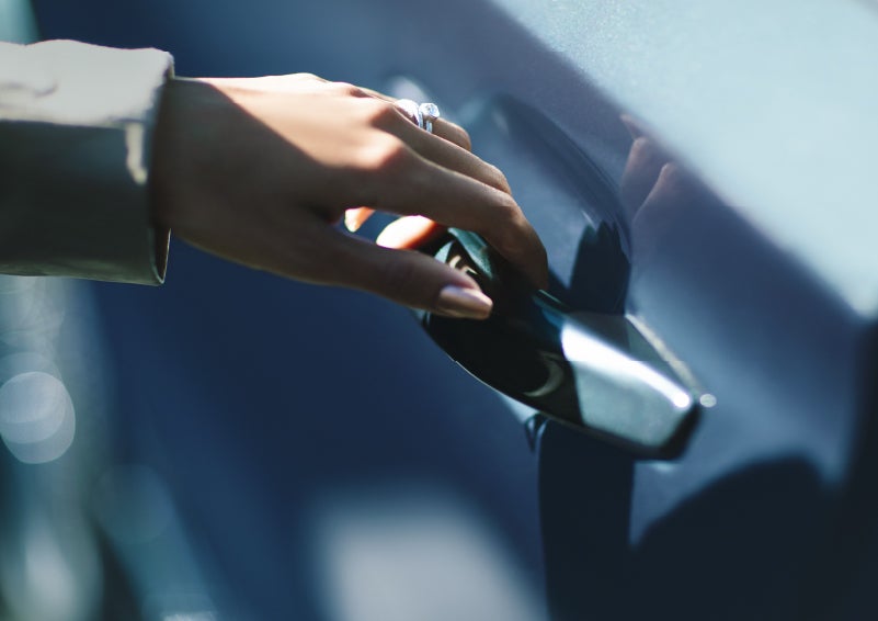 A hand gracefully grips the Light Touch Handle of a 2024 Lincoln Aviator® SUV to demonstrate its ease of use | Mike Reichenbach Lincoln in Florence SC