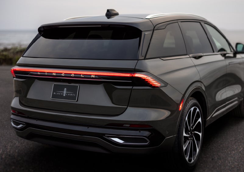 The rear of a 2024 Lincoln Black Label Nautilus® SUV displays full LED rear lighting. | Mike Reichenbach Lincoln in Florence SC